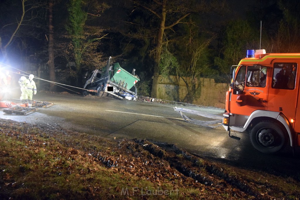 Container LKW umgestuerzt Koeln Brueck Bruecker- Dellbruecker Mauspfad P308.JPG - Miklos Laubert